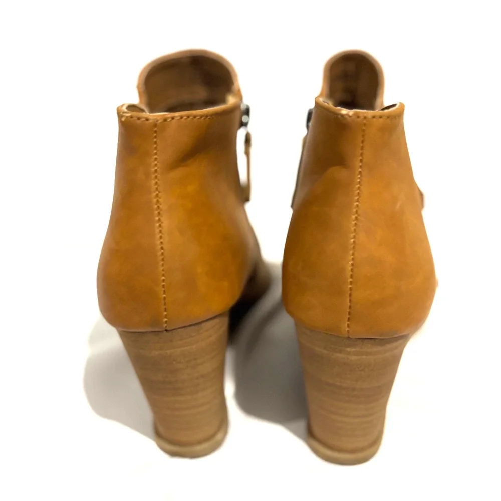 Dolcetta Camel ankle Booties sz‎ 10 Wedge Double zip Classic Minimalist Career